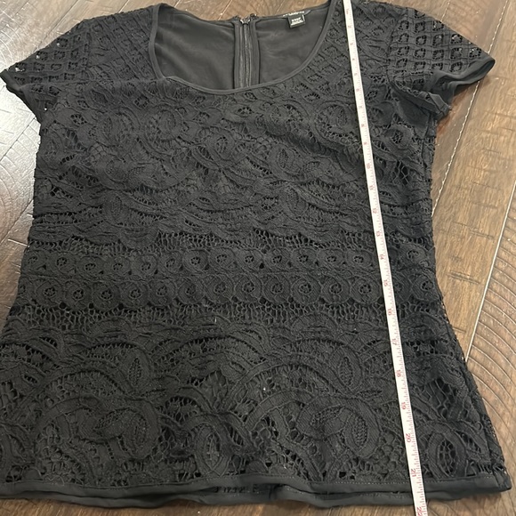 Ann Taylor Petite Black Lace Crochet short sleeve top fully lined w back zip - Picture 12 of 14